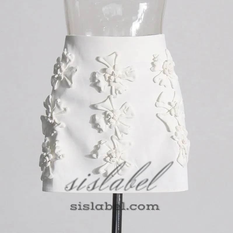 ANAXANDRA WHITE FLOWER MINI SKIRT